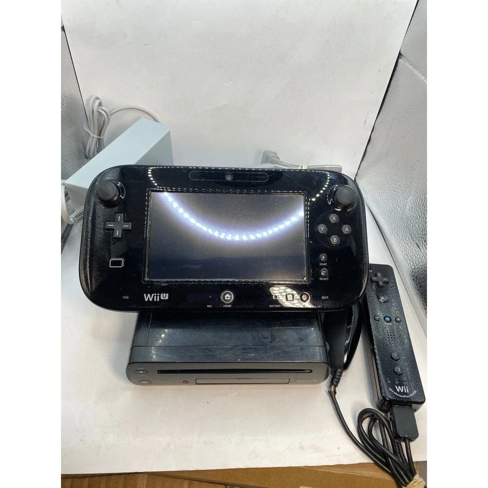 Nintendo Wii U Black 32GB complete Gamepad Wii remote nunchuk cables